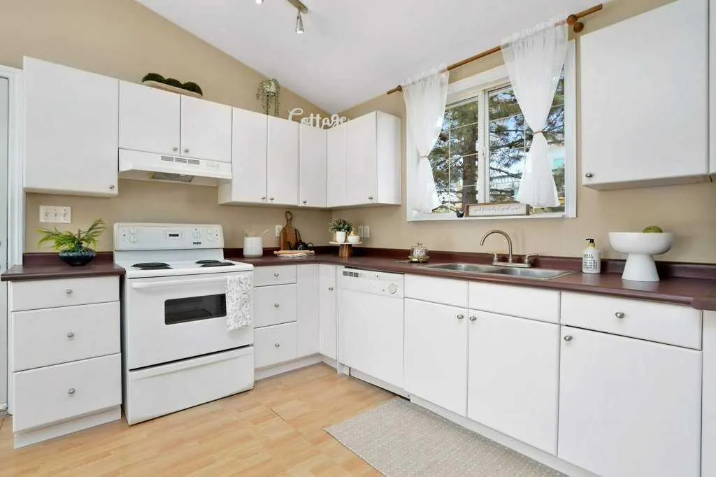 8 Sunnyside Drive
