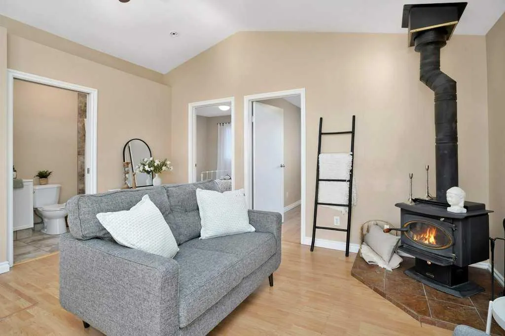 8 Sunnyside Drive