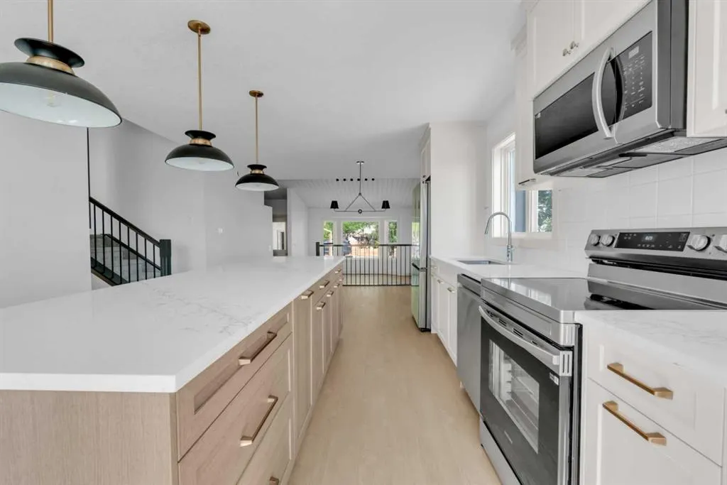 56 Macewan Meadow Way NW