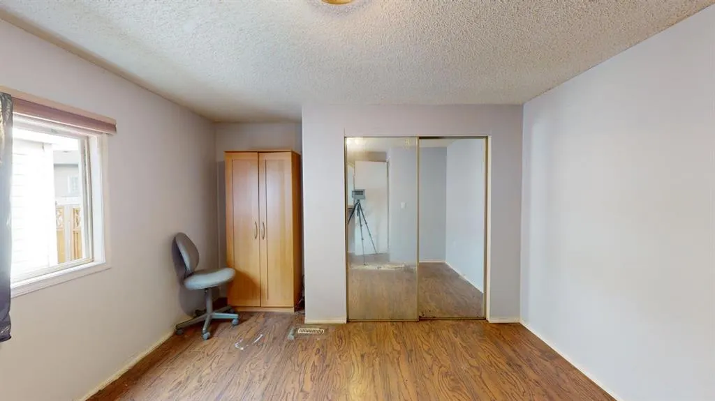 301 Grenfell Crescent