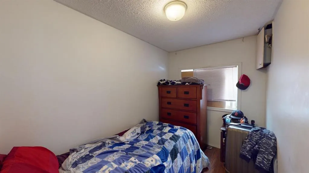 301 Grenfell Crescent