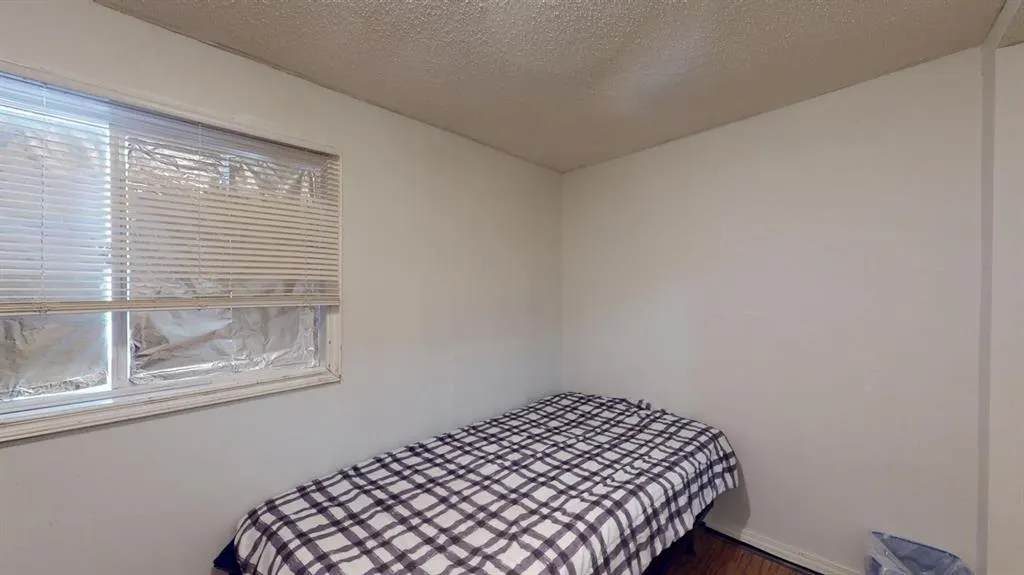 301 Grenfell Crescent