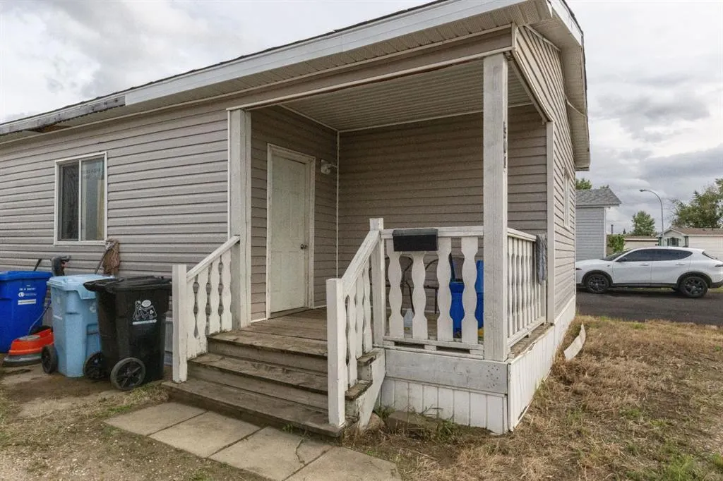 301 Grenfell Crescent