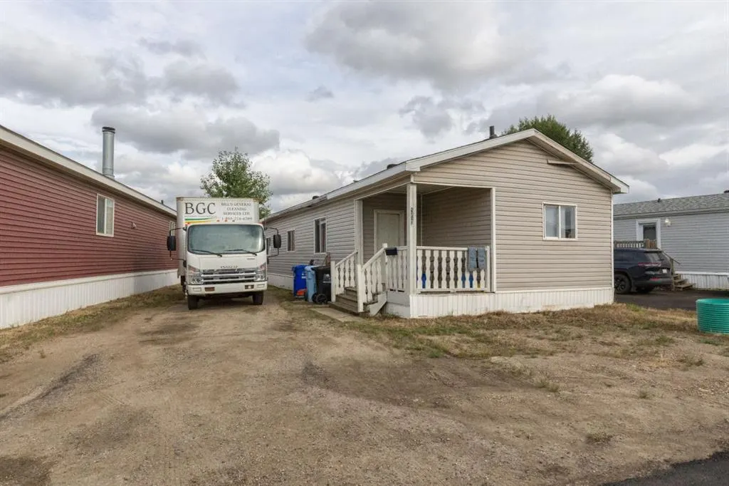 301 Grenfell Crescent