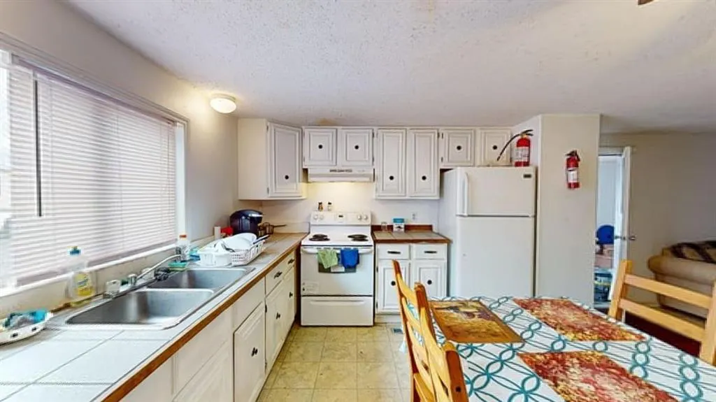 301 Grenfell Crescent