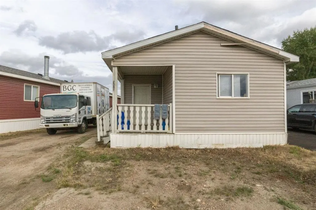 301 Grenfell Crescent
