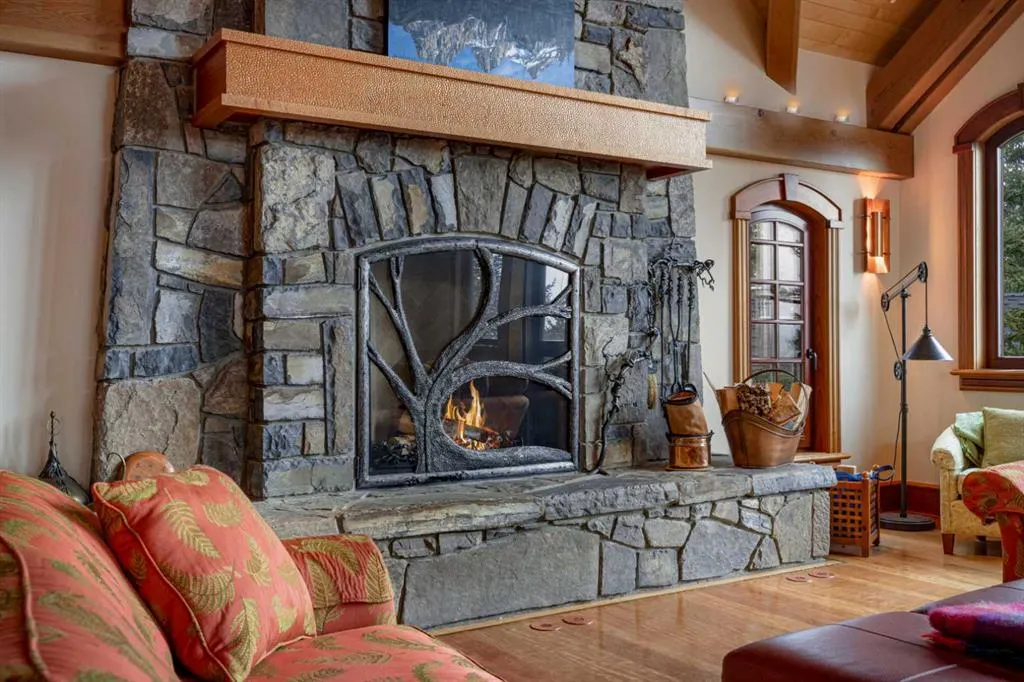 145 Silvertip Ridge