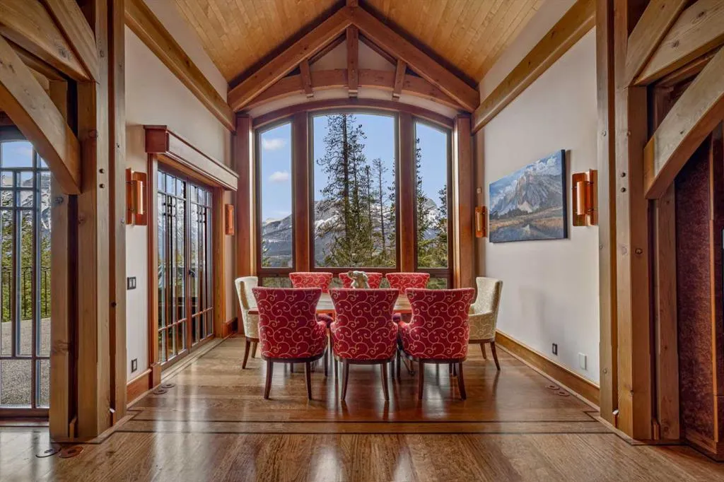 145 Silvertip Ridge