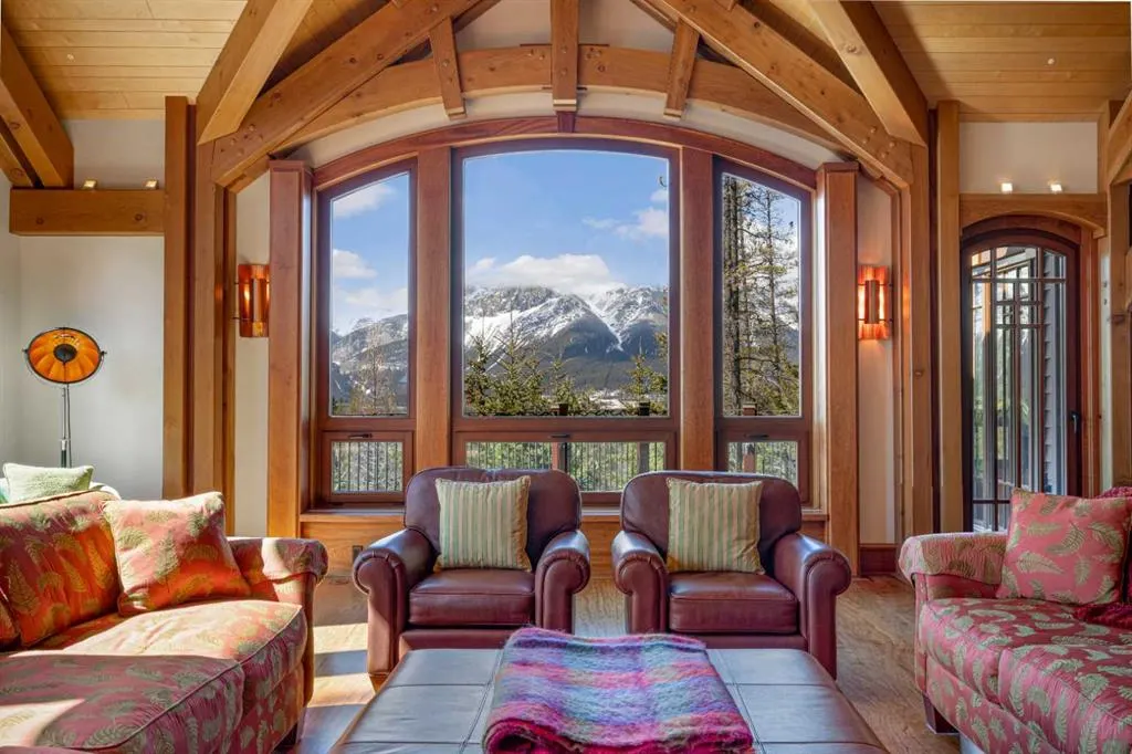 145 Silvertip Ridge