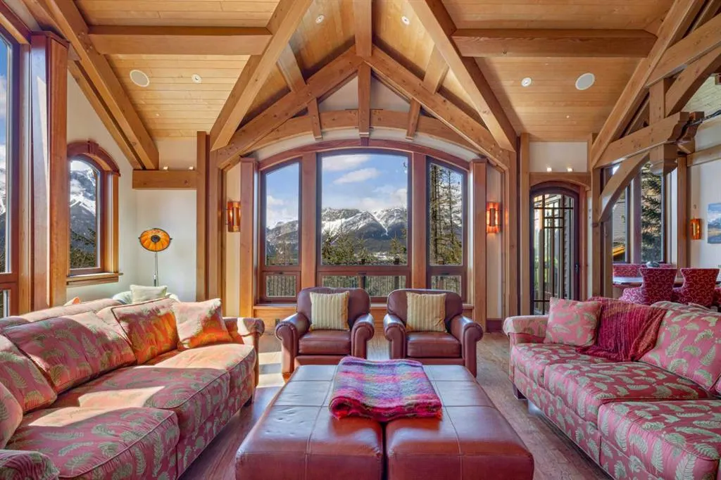 145 Silvertip Ridge