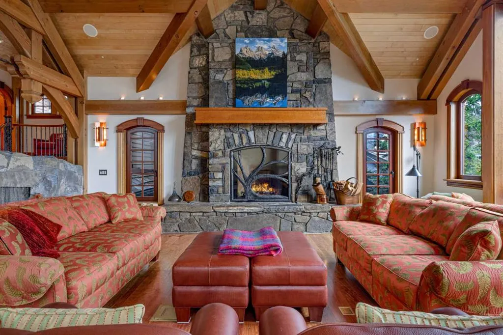 145 Silvertip Ridge