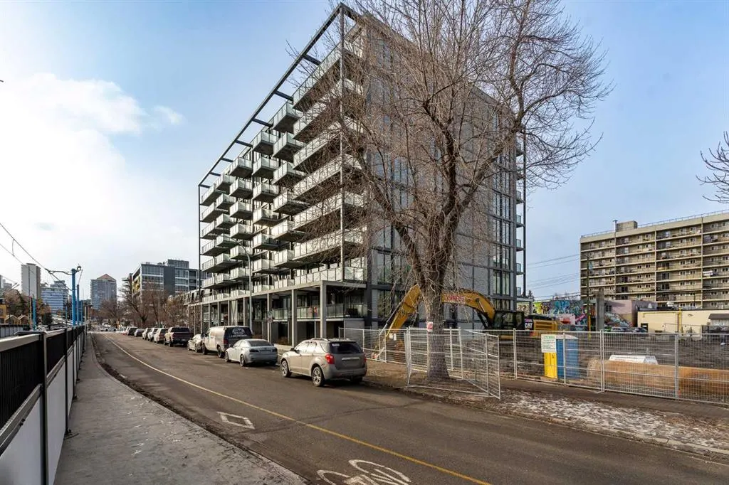 327 9A Street NW, #403