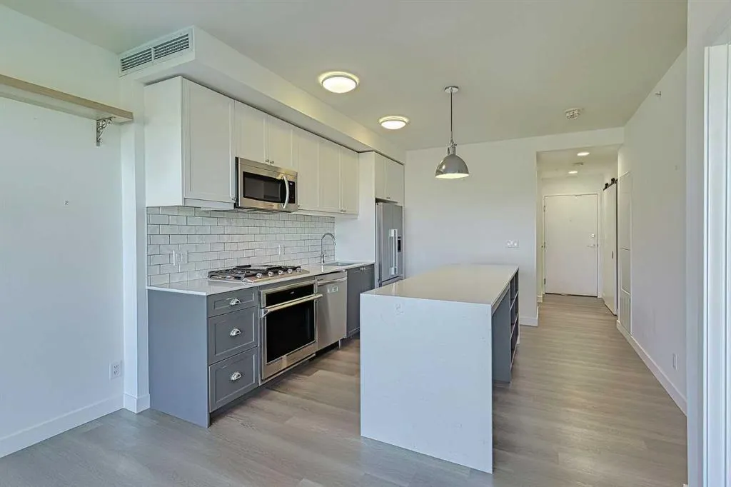 327 9A Street NW, #403