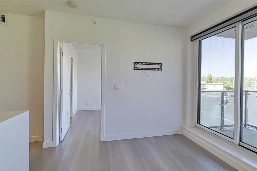 327 9A Street NW, #403