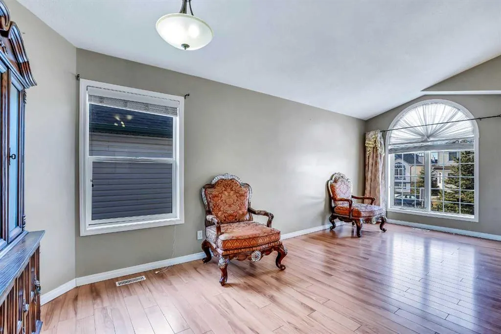 54 Taracove Road NE