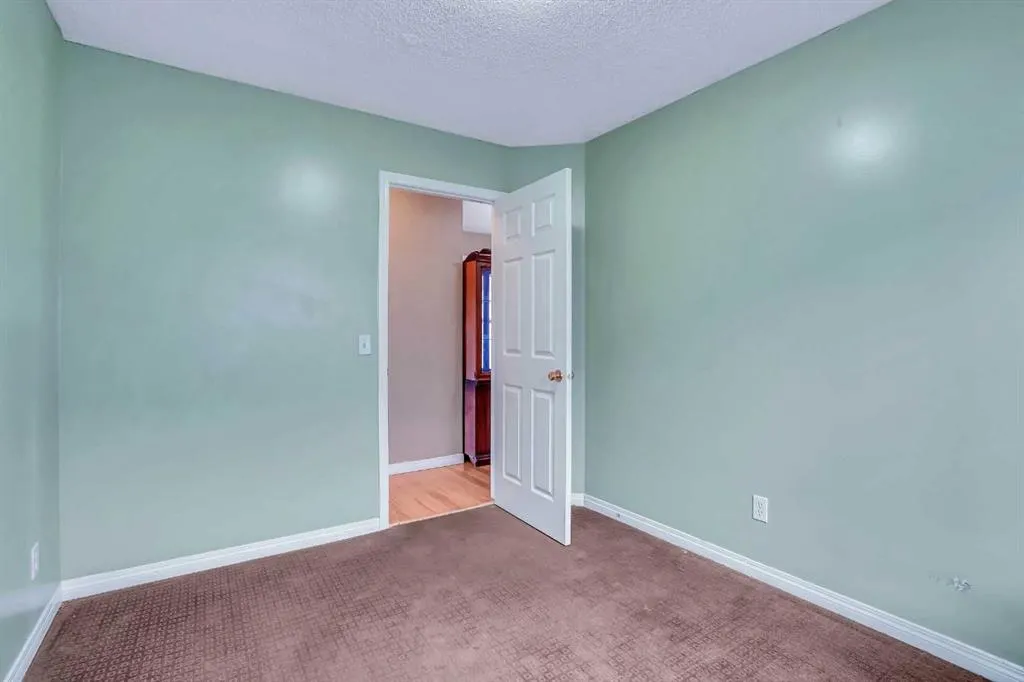 54 Taracove Road NE
