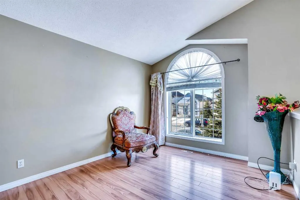 54 Taracove Road NE