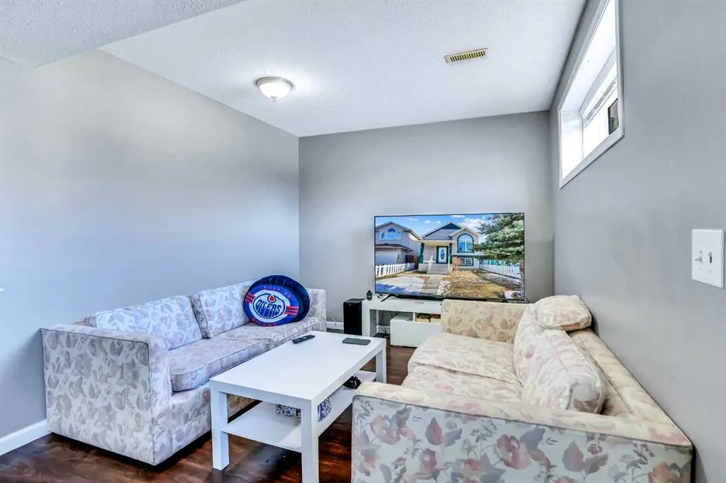 54 Taracove Road NE