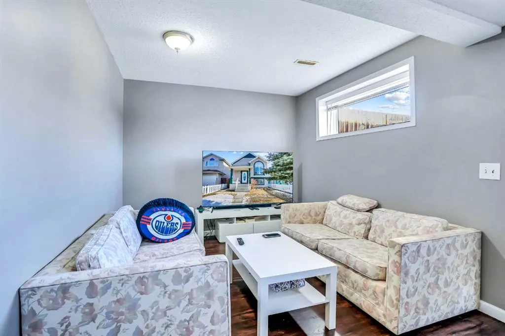 54 Taracove Road NE