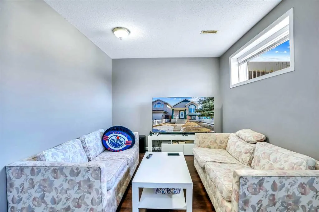 54 Taracove Road NE