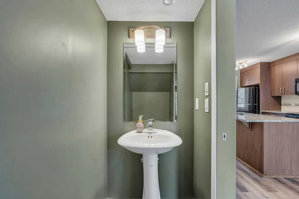 537 Mckenzie Towne Close SE