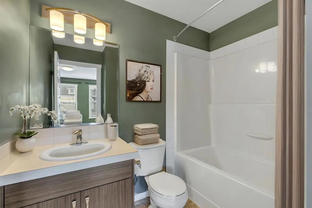 537 Mckenzie Towne Close SE
