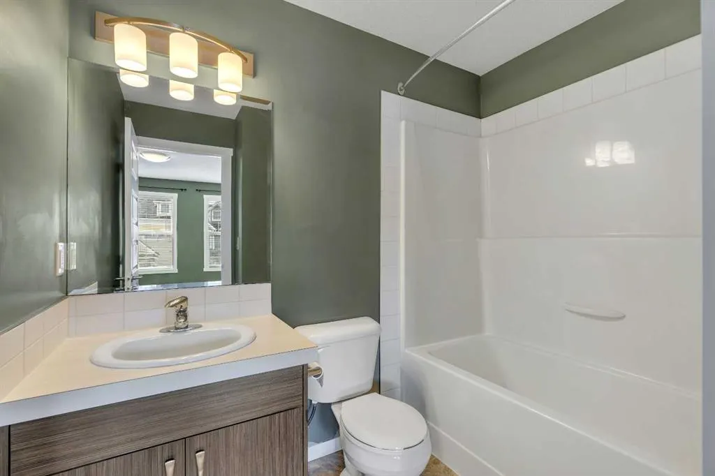 537 Mckenzie Towne Close SE