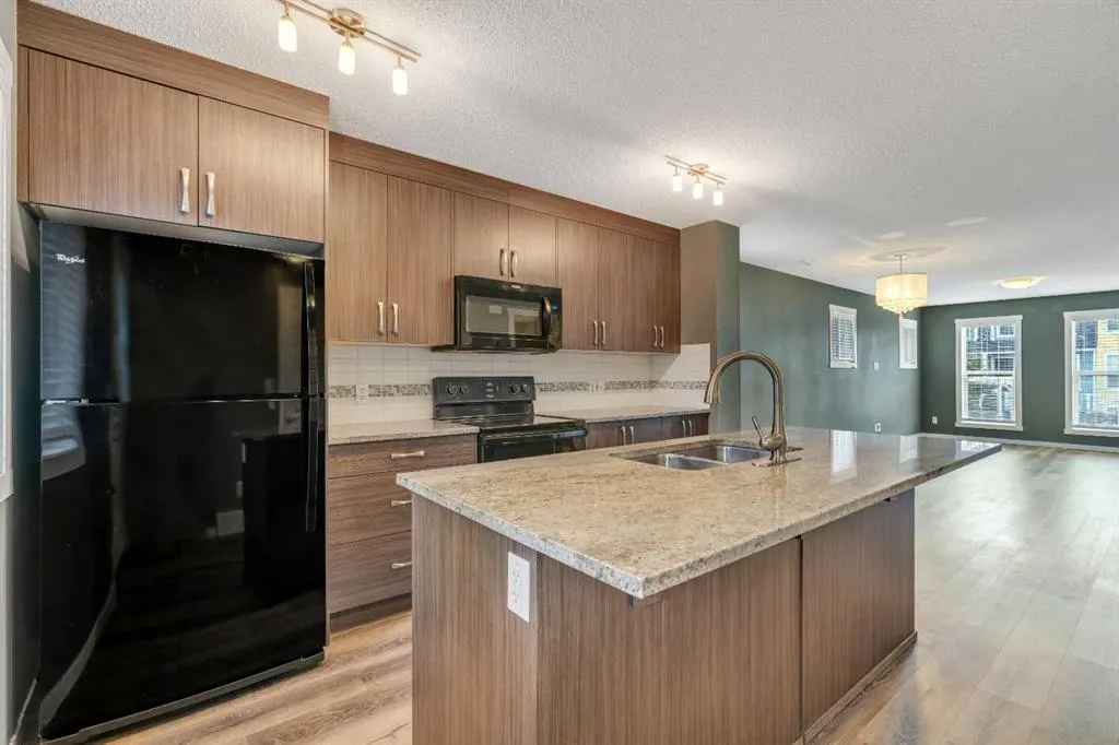 537 Mckenzie Towne Close SE