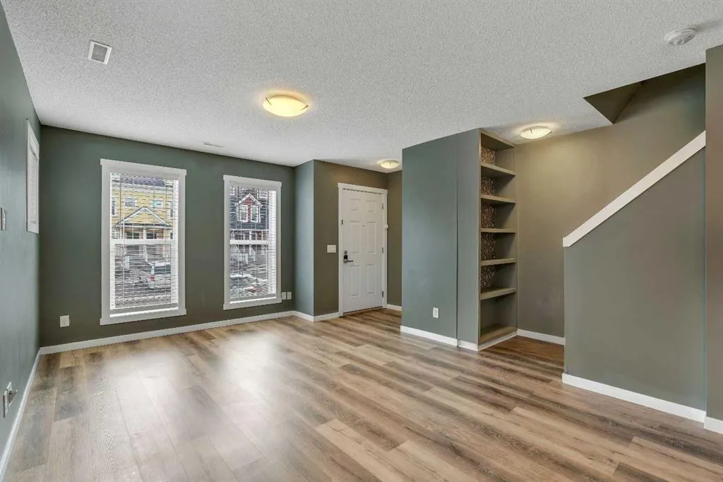 537 Mckenzie Towne Close SE