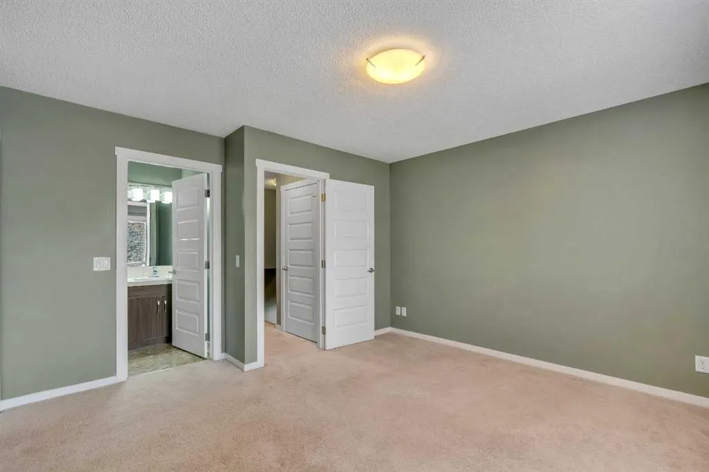 537 Mckenzie Towne Close SE