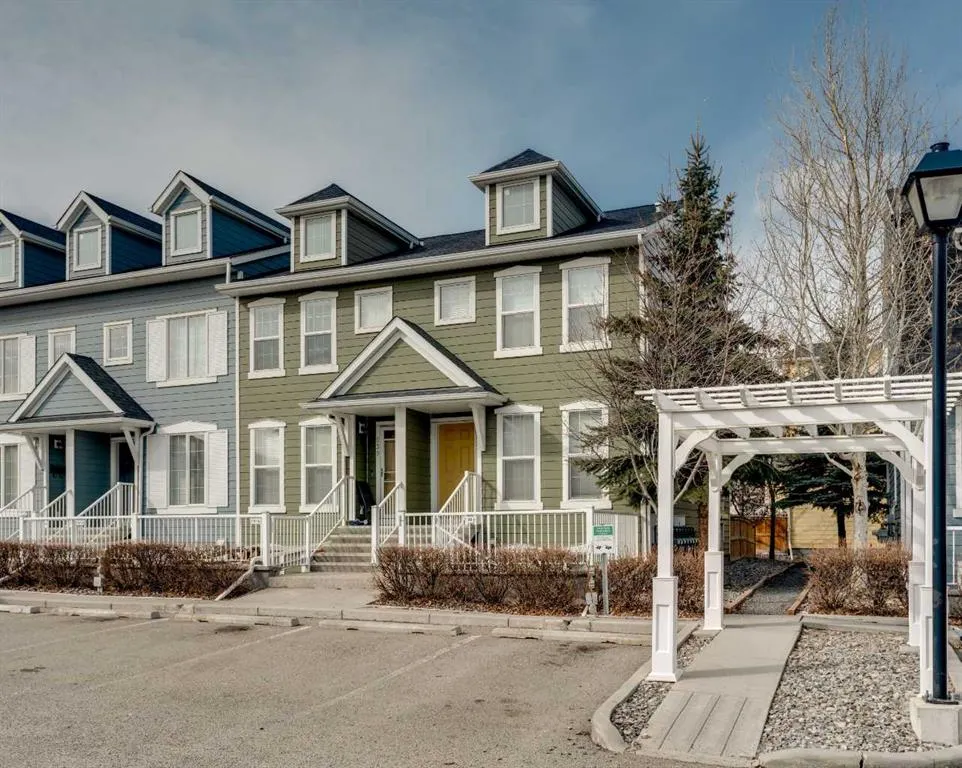 537 Mckenzie Towne Close SE