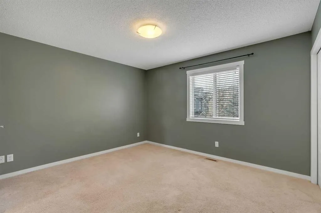 537 Mckenzie Towne Close SE