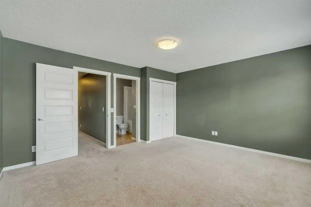 537 Mckenzie Towne Close SE