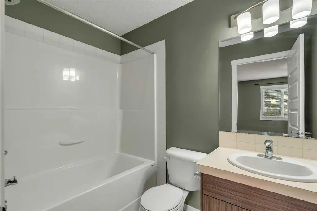 537 Mckenzie Towne Close SE