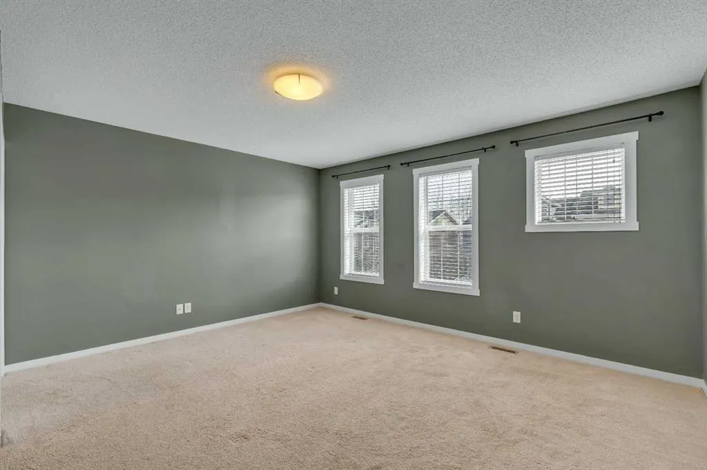 537 Mckenzie Towne Close SE