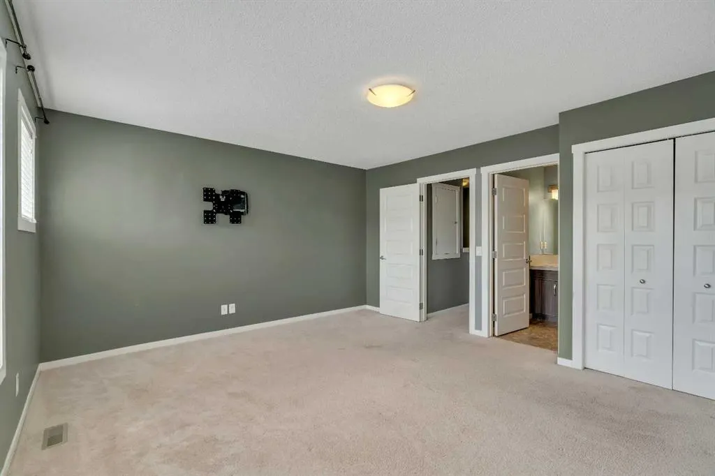 537 Mckenzie Towne Close SE