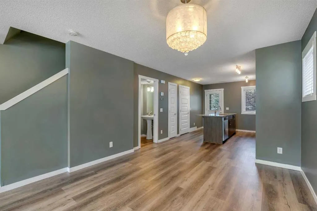537 Mckenzie Towne Close SE