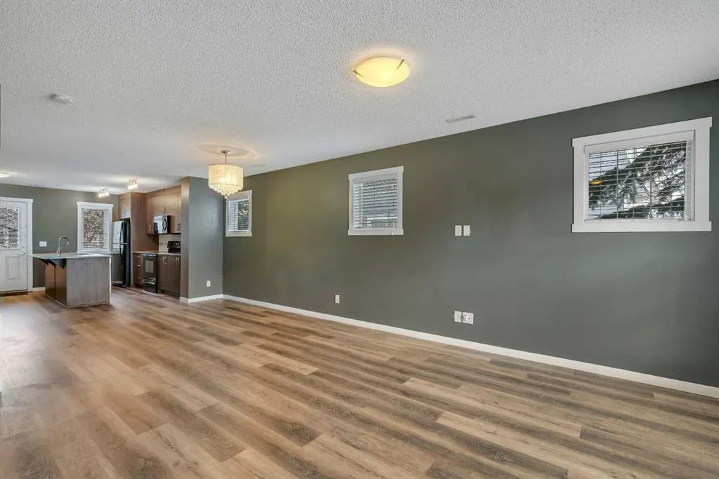537 Mckenzie Towne Close SE