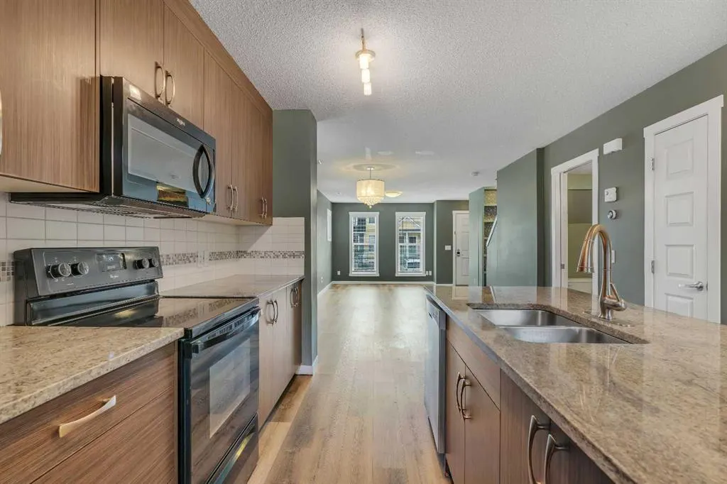 537 Mckenzie Towne Close SE