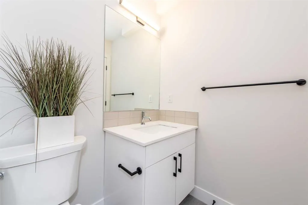 2635 1 Avenue NW, #2