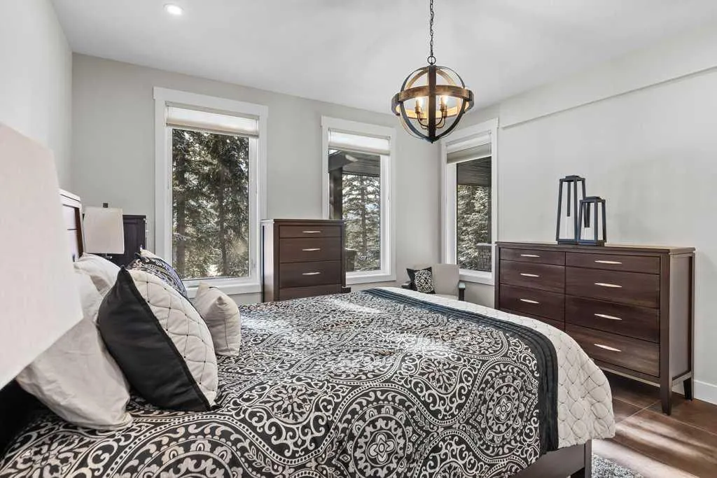 137 Silvertip Ridge