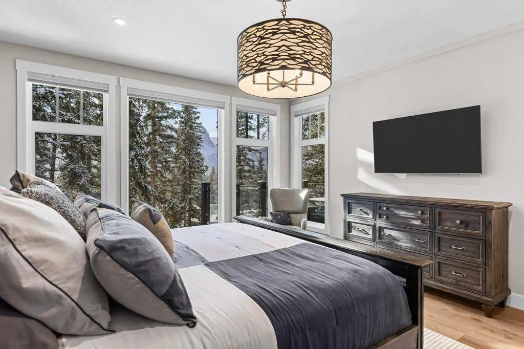 137 Silvertip Ridge