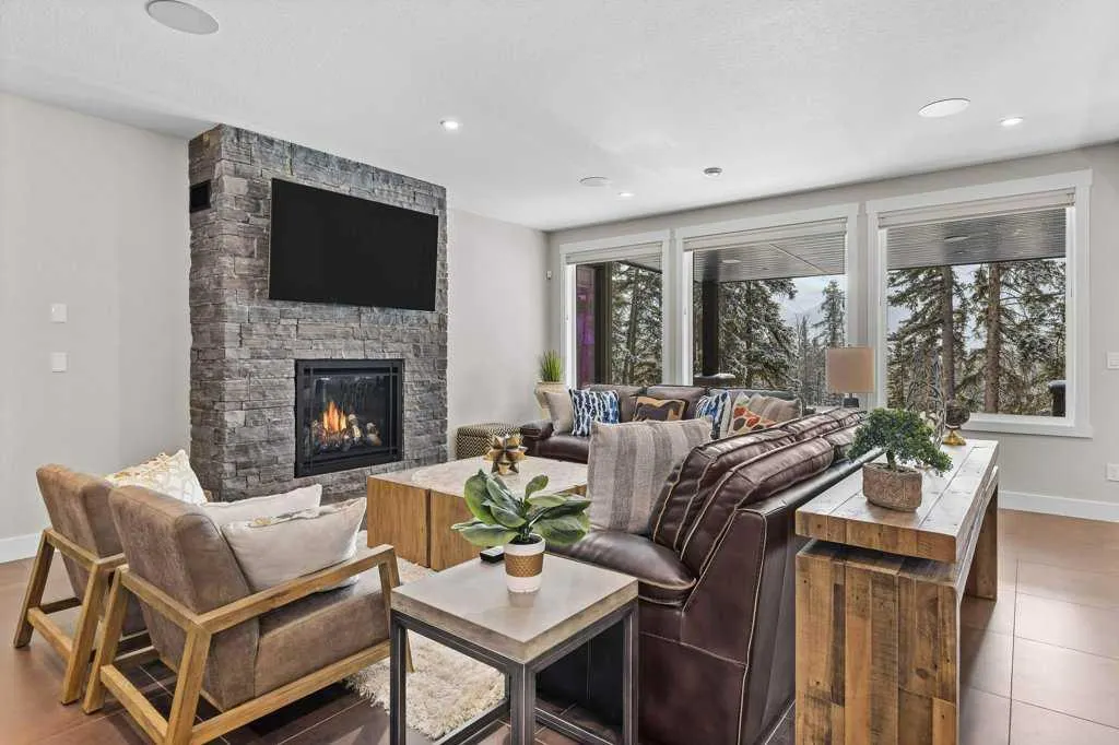137 Silvertip Ridge