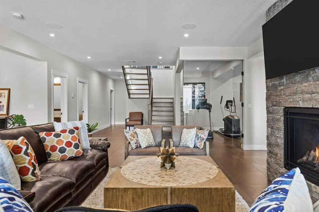 137 Silvertip Ridge