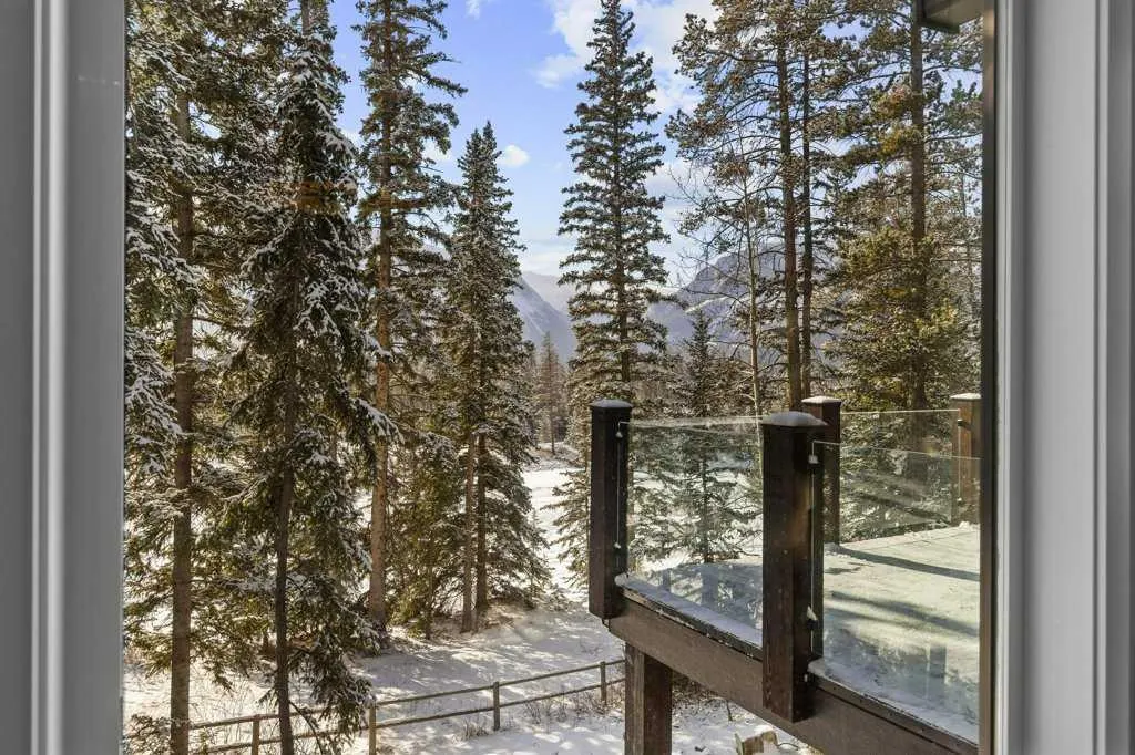 137 Silvertip Ridge
