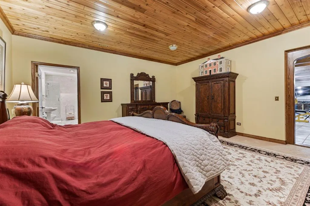 290142 Parkins Road W, #100