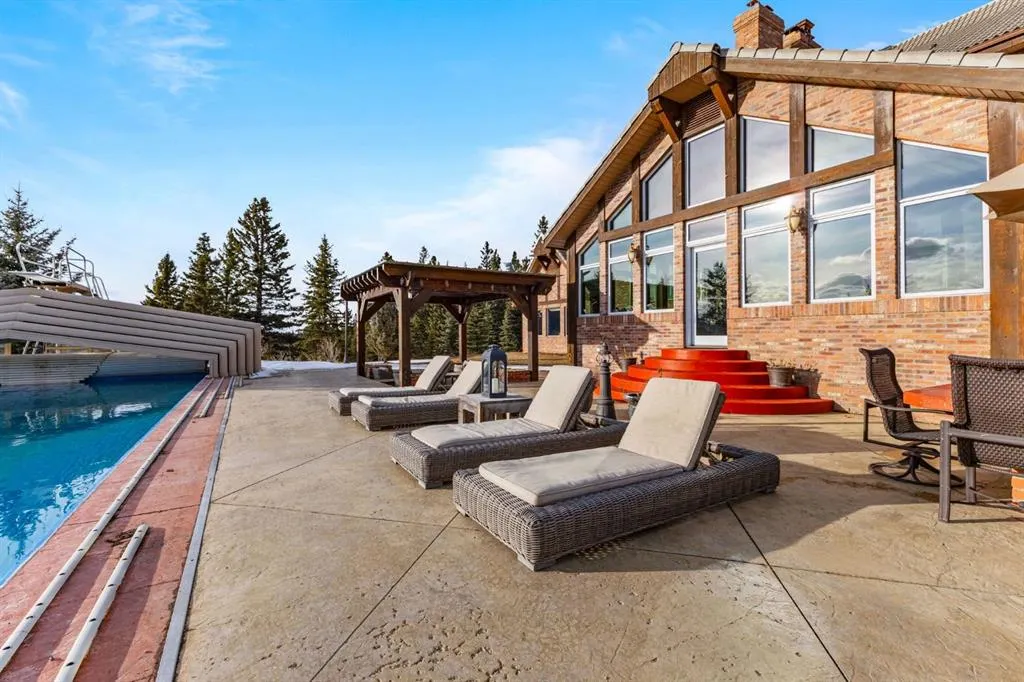 290142 Parkins Road W, #100