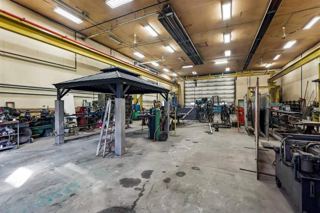 6-255077 Range Road 255