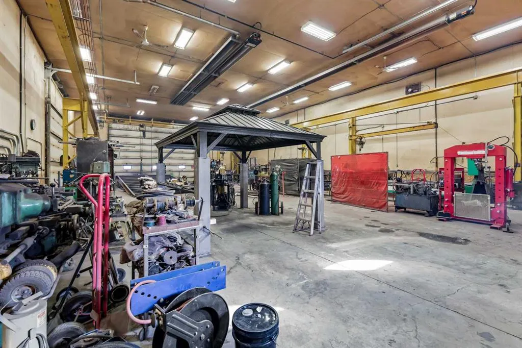 6-255077 Range Road 255