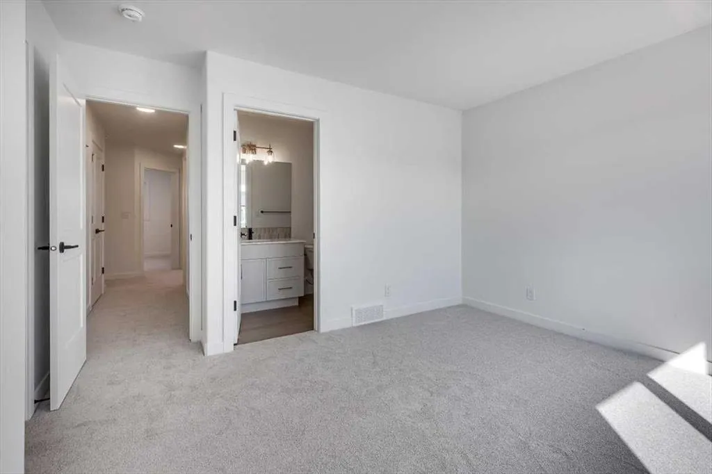 26 Inglis Crescent